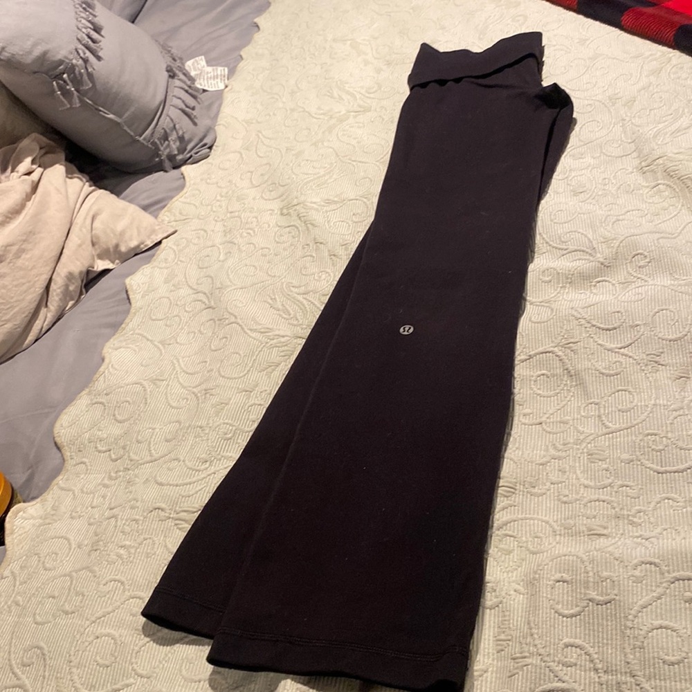 Lululemon Bellbottom Black leggings sz 2